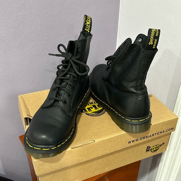 Original Doc Dr. Martens 1460 Pascal Black Boots size 7 - Picture 1 of 6